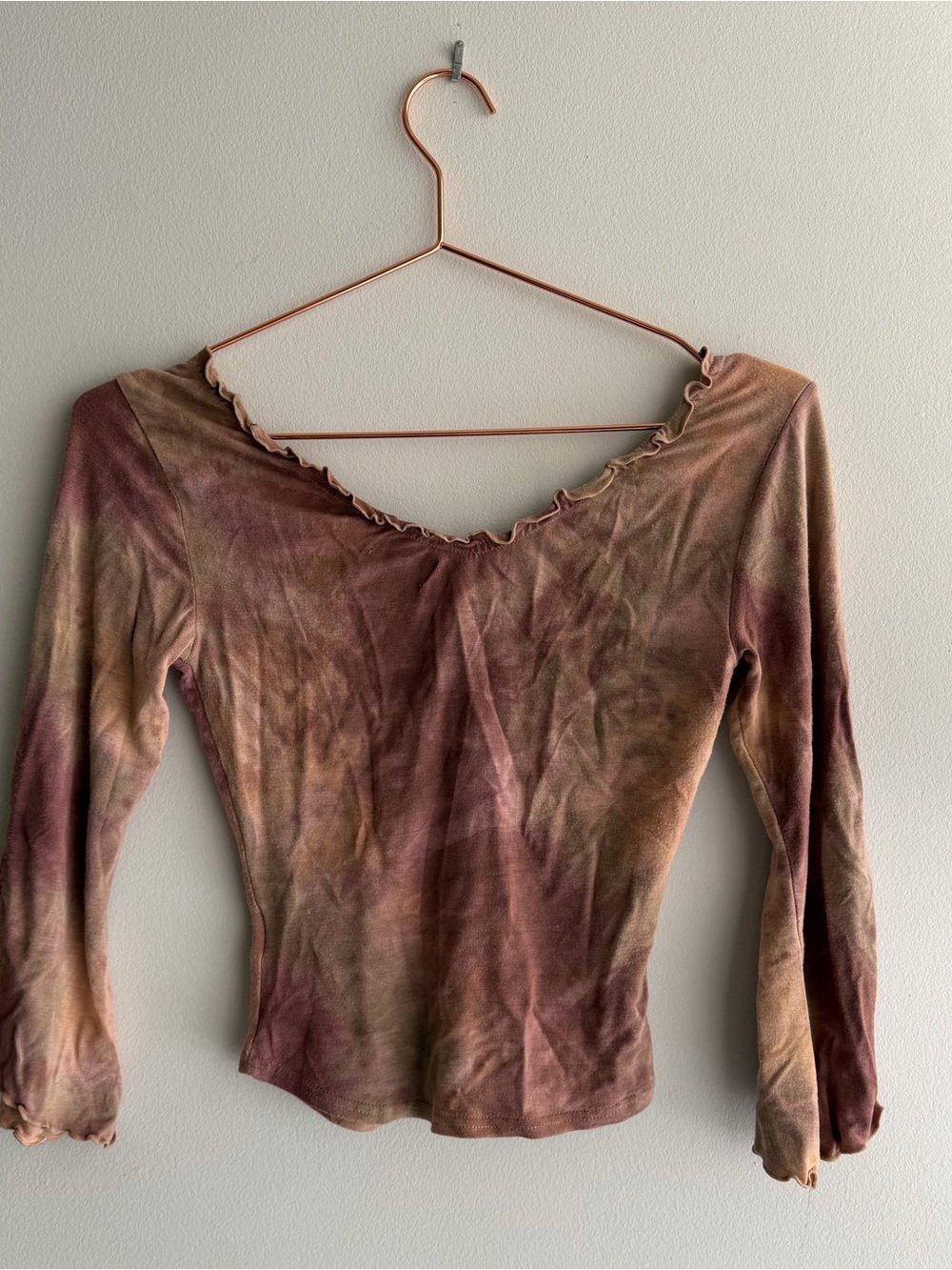 VINTAGE Guess JEANS Mauve and Brown Tie-Dye Ruffled V-Neck Long Sleeve Top